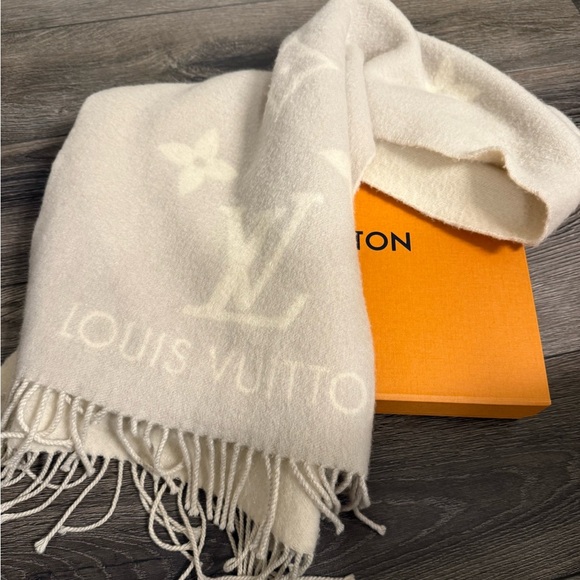 Louis Vuitton Light Gray & Cream LV Logo Reykjavik Cashmere Scarf - Picture 1 of 8